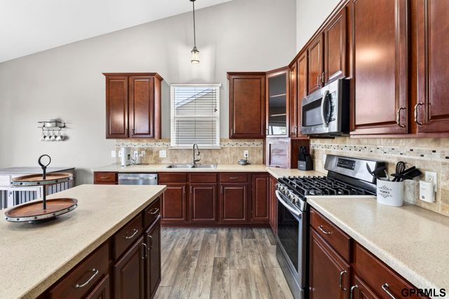 10817 S 111 Street, Papillion, NE 68046