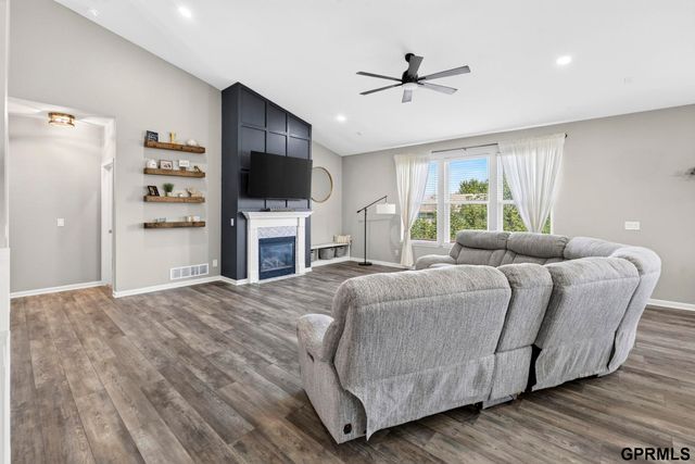 10817 S 111 Street, Papillion, NE 68046