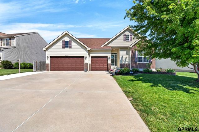 10817 S 111 Street, Papillion, NE 68046
