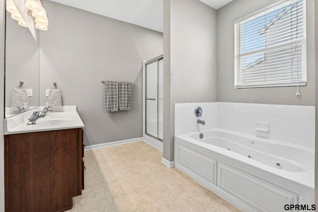 10817 S 111 Street, Papillion, NE 68046