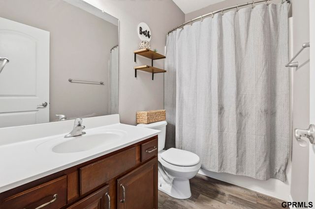 10817 S 111 Street, Papillion, NE 68046