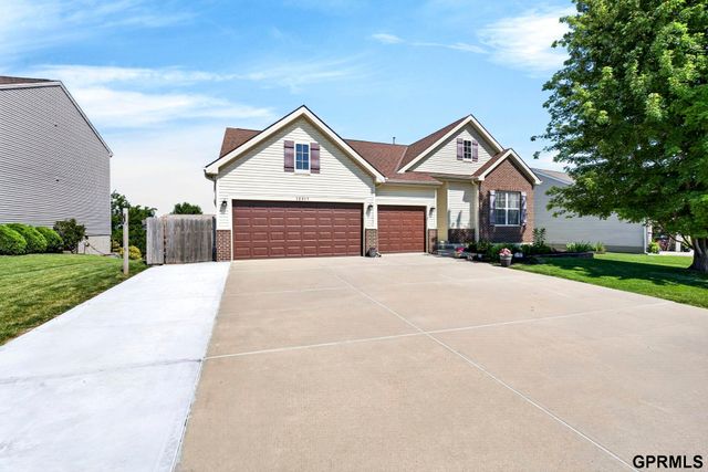 10817 S 111 Street, Papillion, NE 68046