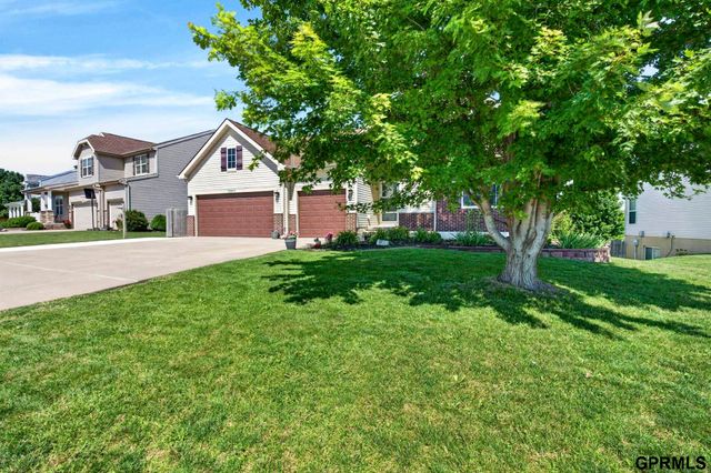 10817 S 111 Street, Papillion, NE 68046