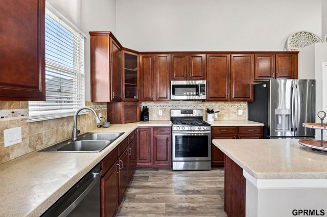 10817 S 111 Street, Papillion, NE 68046