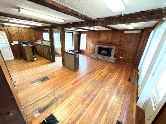 2072 North Main Street, Londonderry, VT 05148