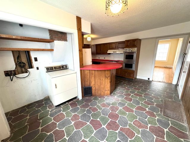 2072 North Main Street, Londonderry, VT 05148