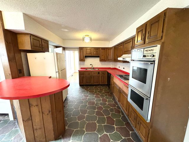 2072 North Main Street, Londonderry, VT 05148