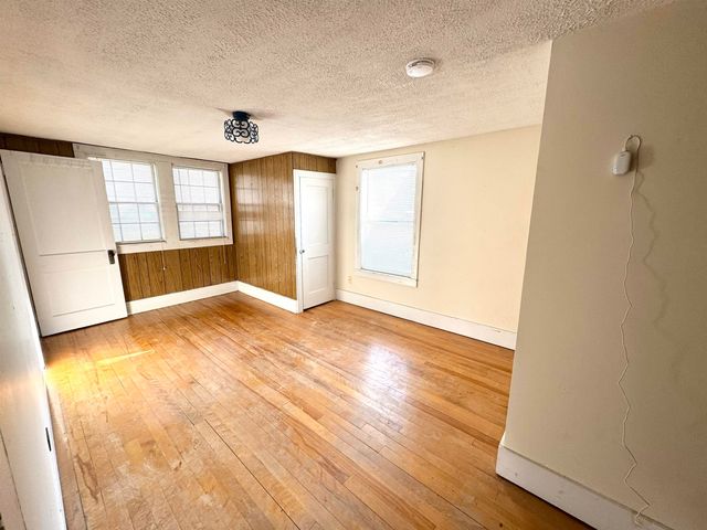 2072 North Main Street, Londonderry, VT 05148