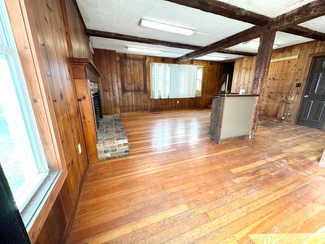 2072 North Main Street, Londonderry, VT 05148