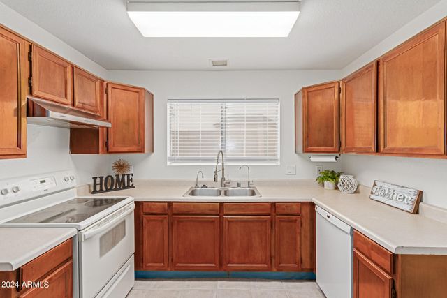 4760 W WAHALLA Lane, Glendale, AZ 85308