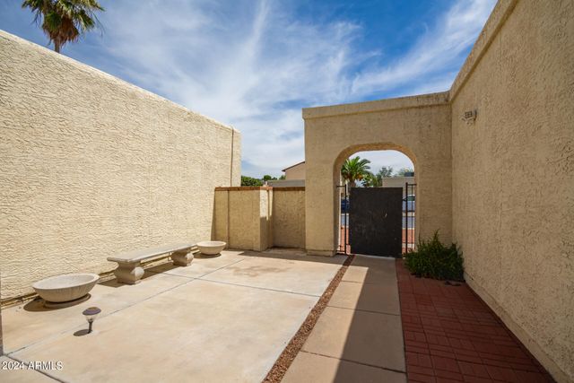 4760 W WAHALLA Lane, Glendale, AZ 85308
