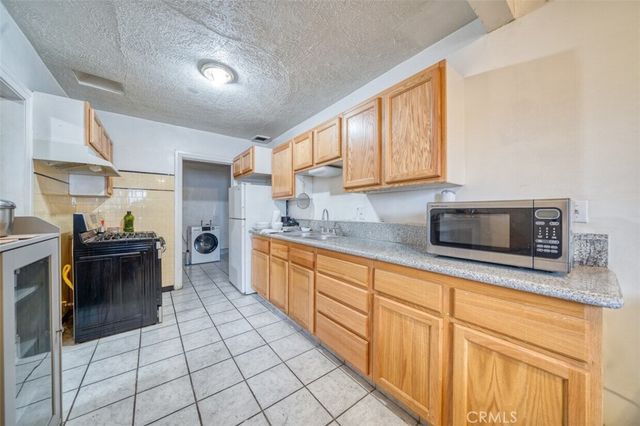 4700 W Imperial, Inglewood, CA 90304