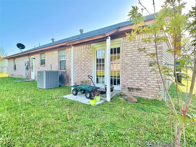 318 Ted Allen Lane, Stigler, OK 74462