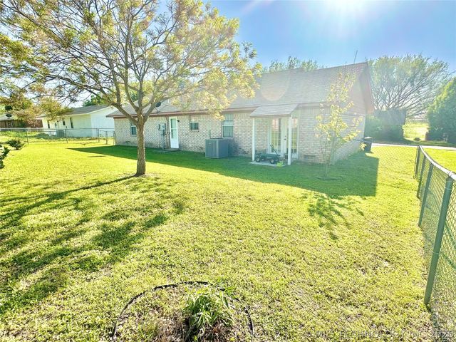 318 Ted Allen Lane, Stigler, OK 74462