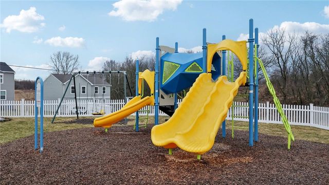 418 Curtis Ct., New Stanton, PA 15639