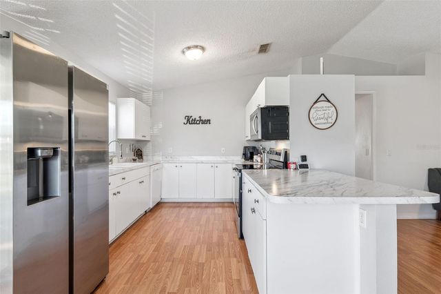 23 CAYMAN CIRCLE, Umatilla, FL 32784