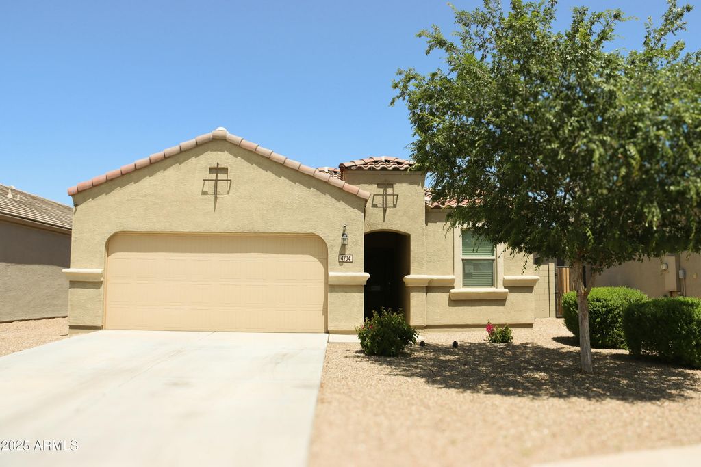 4734 E PEARL Road, San Tan Valley, AZ 85143