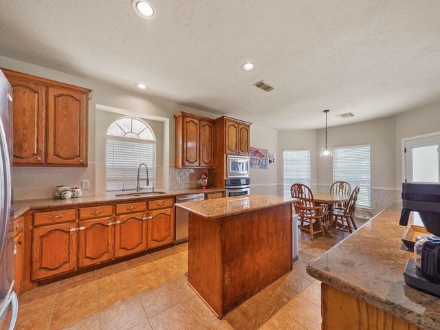 719 Rock Springs Drive, Richmond, TX 77469