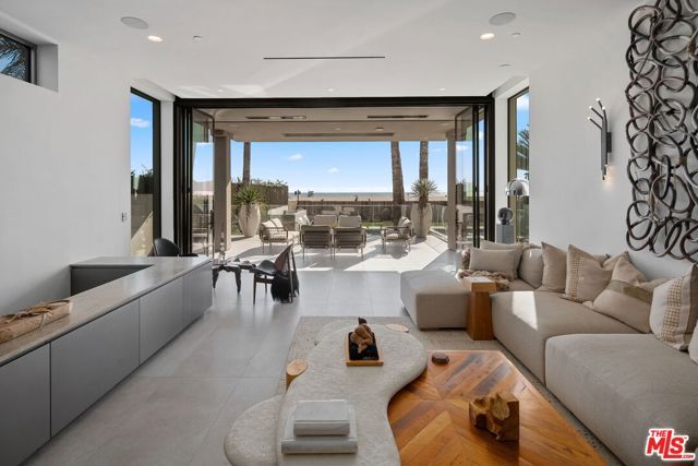 940 Palisades Beach Road, Santa Monica, CA 90403