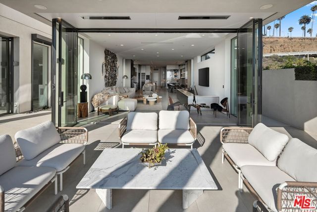 940 Palisades Beach Road, Santa Monica, CA 90403