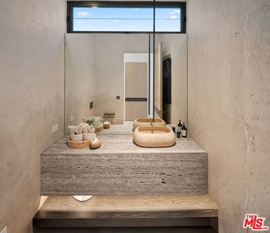 940 Palisades Beach Road, Santa Monica, CA 90403