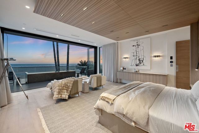 940 Palisades Beach Road, Santa Monica, CA 90403