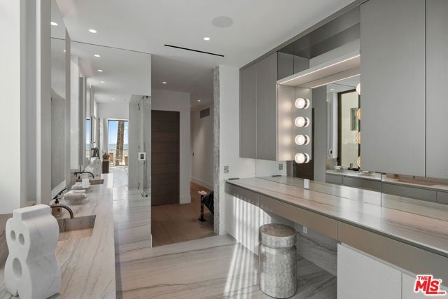 940 Palisades Beach Road, Santa Monica, CA 90403