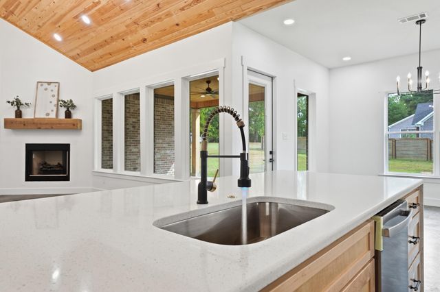 270 Arrowhead Road, Greenbrier, AR 72058