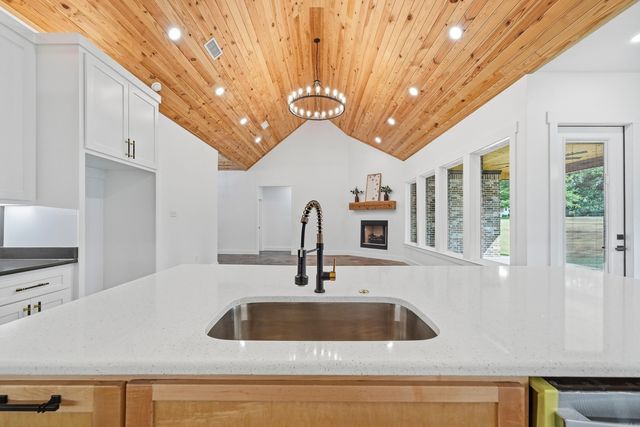 270 Arrowhead Road, Greenbrier, AR 72058