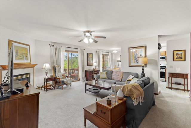 1017 Brookdale Drive, Carpentersville, IL 60110