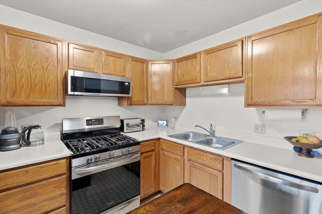 1017 Brookdale Drive, Carpentersville, IL 60110