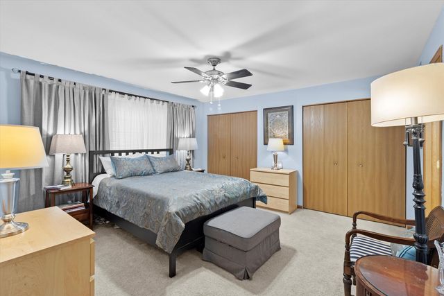 1017 Brookdale Drive, Carpentersville, IL 60110