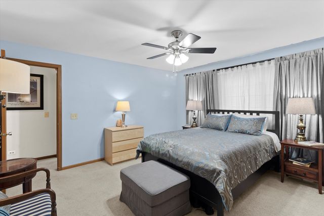 1017 Brookdale Drive, Carpentersville, IL 60110