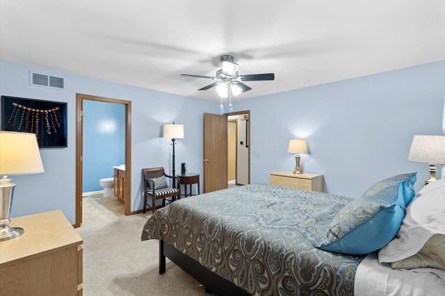 1017 Brookdale Drive, Carpentersville, IL 60110