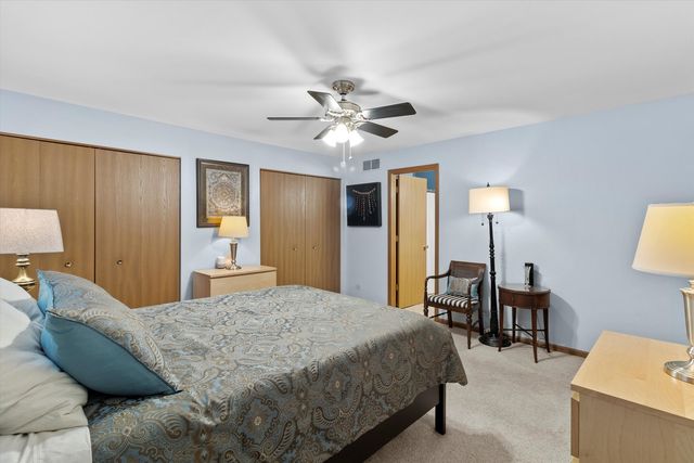 1017 Brookdale Drive, Carpentersville, IL 60110