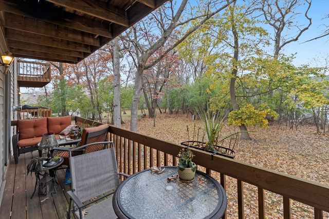 1017 Brookdale Drive, Carpentersville, IL 60110