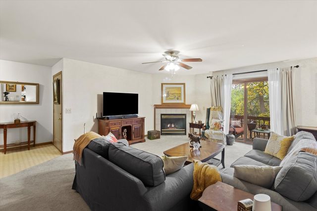 1017 Brookdale Drive, Carpentersville, IL 60110