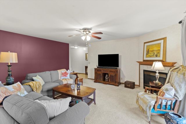 1017 Brookdale Drive, Carpentersville, IL 60110