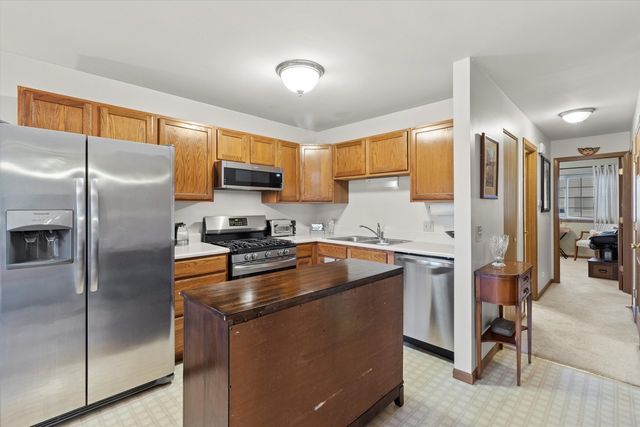 1017 Brookdale Drive, Carpentersville, IL 60110