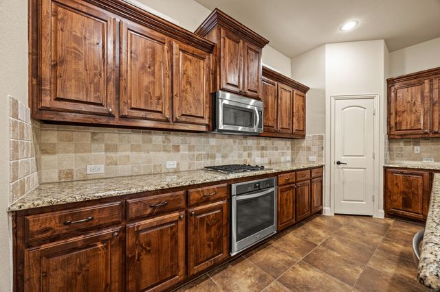 6913 Bobwhite Drive, North Richland Hills, TX 76182