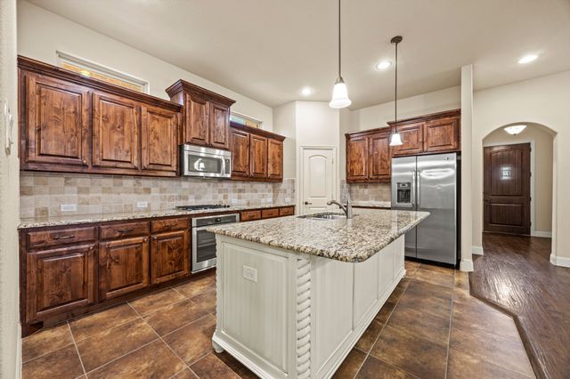 6913 Bobwhite Drive, North Richland Hills, TX 76182