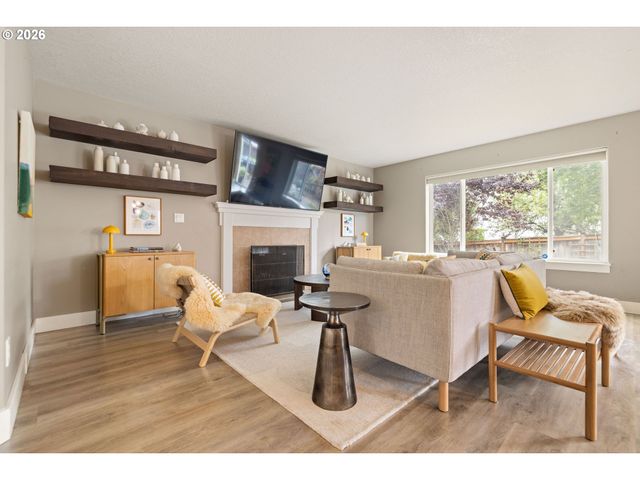 38853 REDWOOD St, Sandy, OR 97055