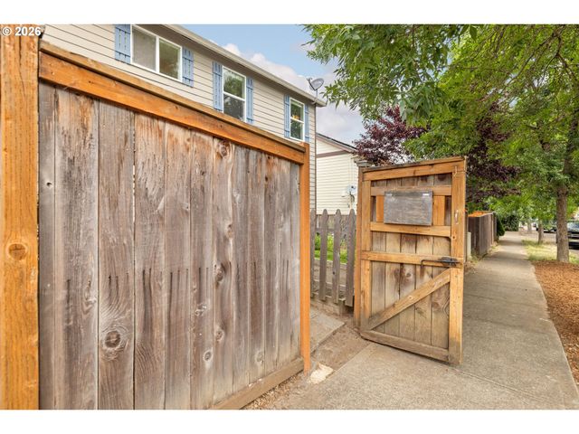 38853 REDWOOD St, Sandy, OR 97055