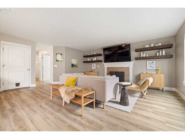38853 REDWOOD St, Sandy, OR 97055