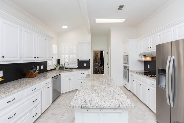 6022 Grand Coteau Dr, Baton Rouge, LA 70817