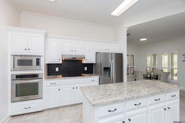 6022 Grand Coteau Dr, Baton Rouge, LA 70817