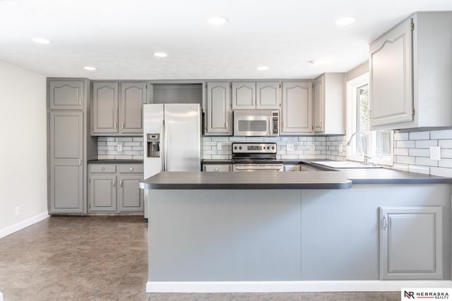 508 Jinings Drive, Bellevue, NE 68005