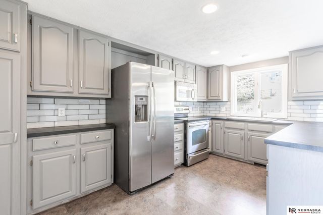 508 Jinings Drive, Bellevue, NE 68005