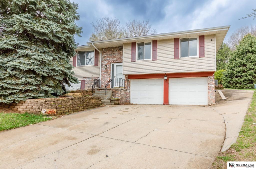 508 Jinings Drive, Bellevue, NE 68005