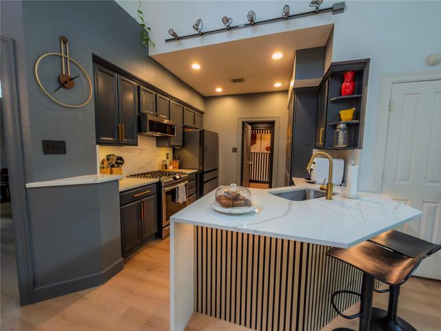 48 Lakeridge Drive, The Woodlands, TX 77381